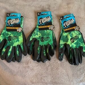 Gorilla Grip Green and Black Men's Gloves